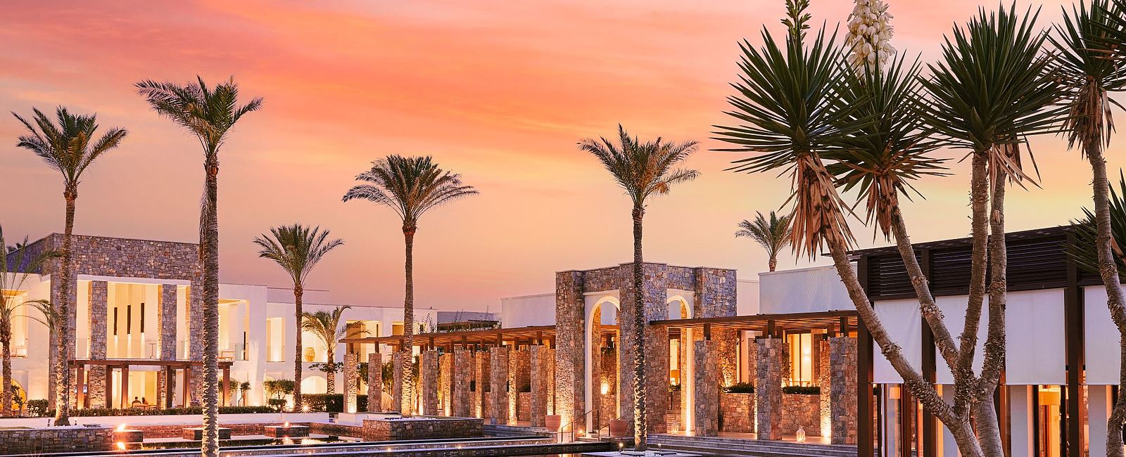 VERY SPECIAL HOTEL
 Grecotel 
 Neue Aussichten im griechischen Paradies 