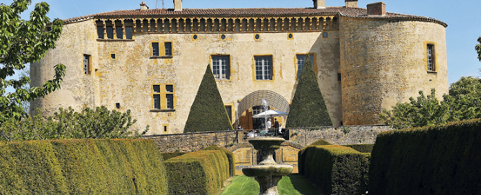 VERY SPECIAL HOTEL
 Château de Bagnols en Beaujolais 
 Historischer Luxus 