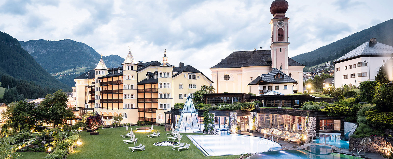 VERY SPECIAL HOTEL
 Adler Spa Resort Dolomiti 
 Entspannte Auszeit in Gröden 