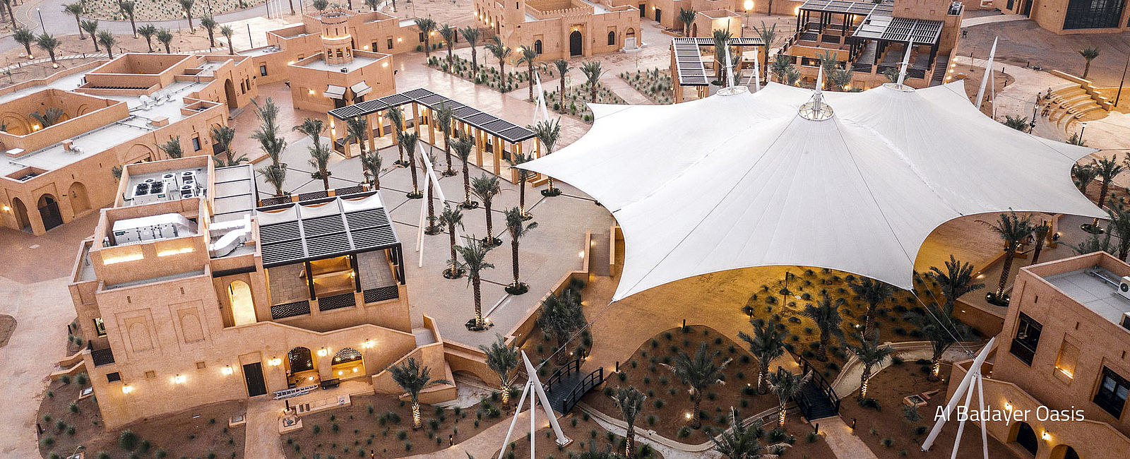 VERY SPECIAL HOTEL
 Sharjah Collection By Mysk 
 Wüste oder Meer? 