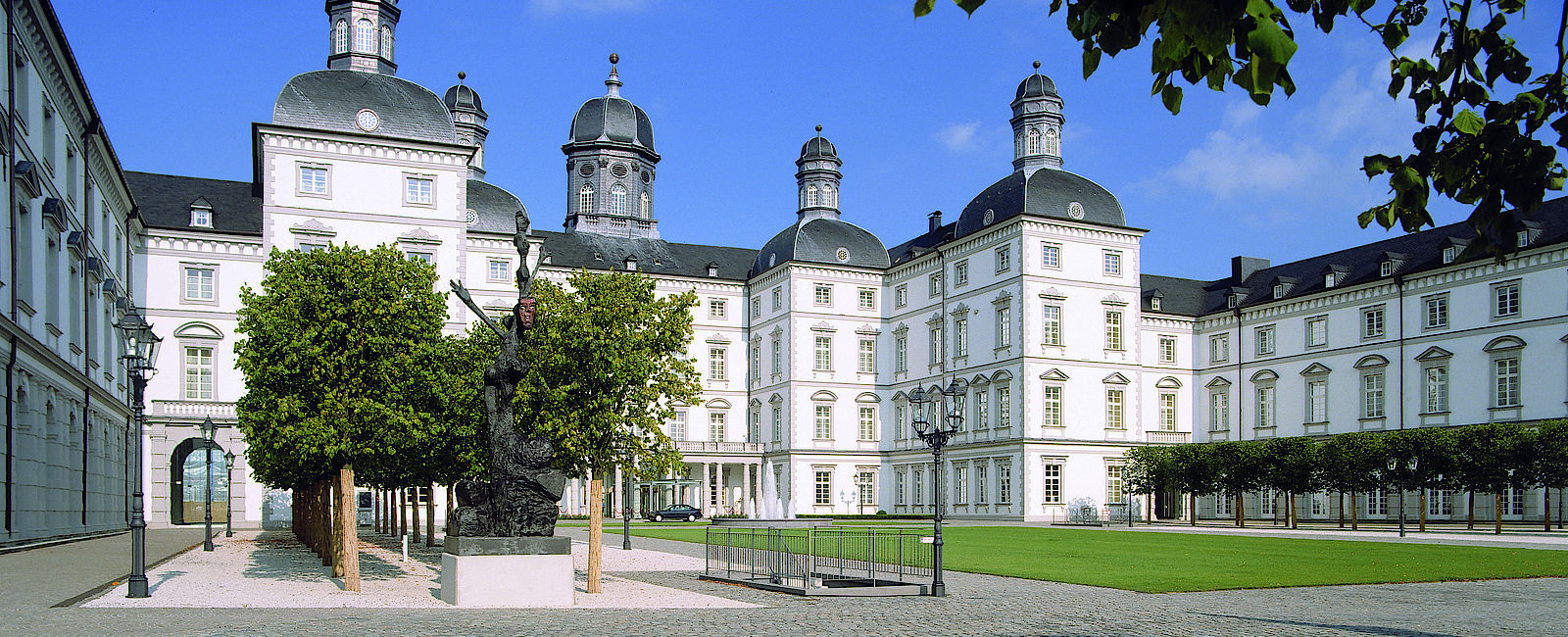 VERY SPECIAL HOTEL
 Althoff Grandhotel Schloss Bensberg 
 Klassische Schönheit 