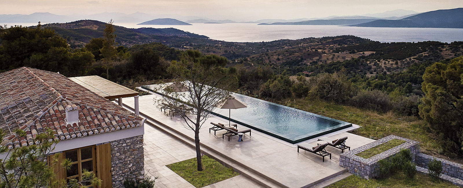 VERY SPECIAL HOTEL
 Amanzoe, Peloponnes, Griechenland 
 Wo die Götter wohnen 