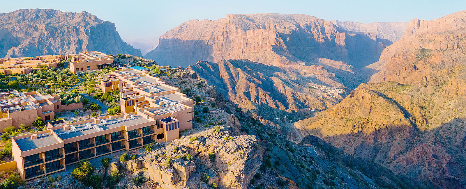 VERY SPECIAL HOTEL
 Anantara Al Jabal Al Akhdar Resort 
 Auf höchstem Niveau 