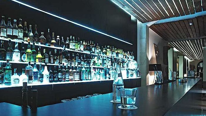 Lounge & Cocktail Bar 