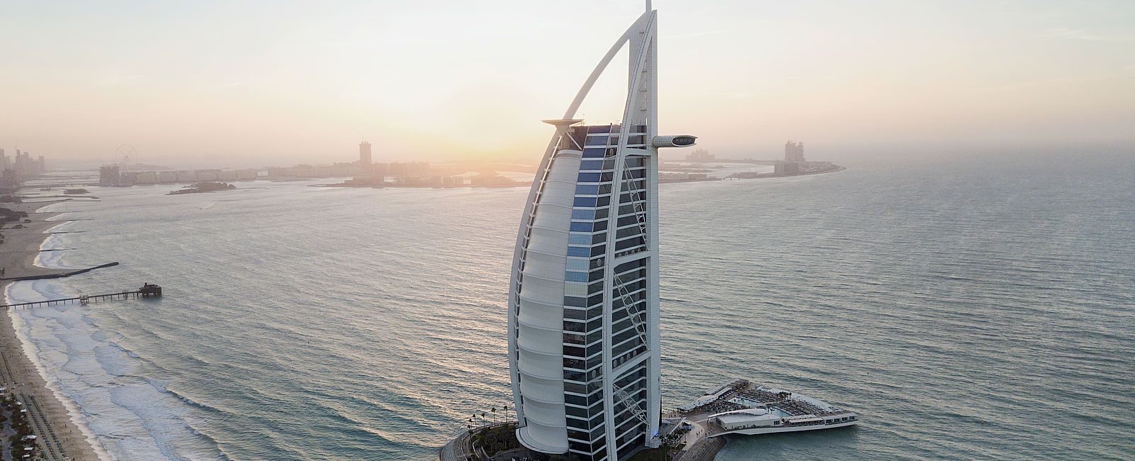 VERY SPECIAL HOTEL
 Jumeirah Burj Al Arab 
 Einzigartige Hotel-Ikone 