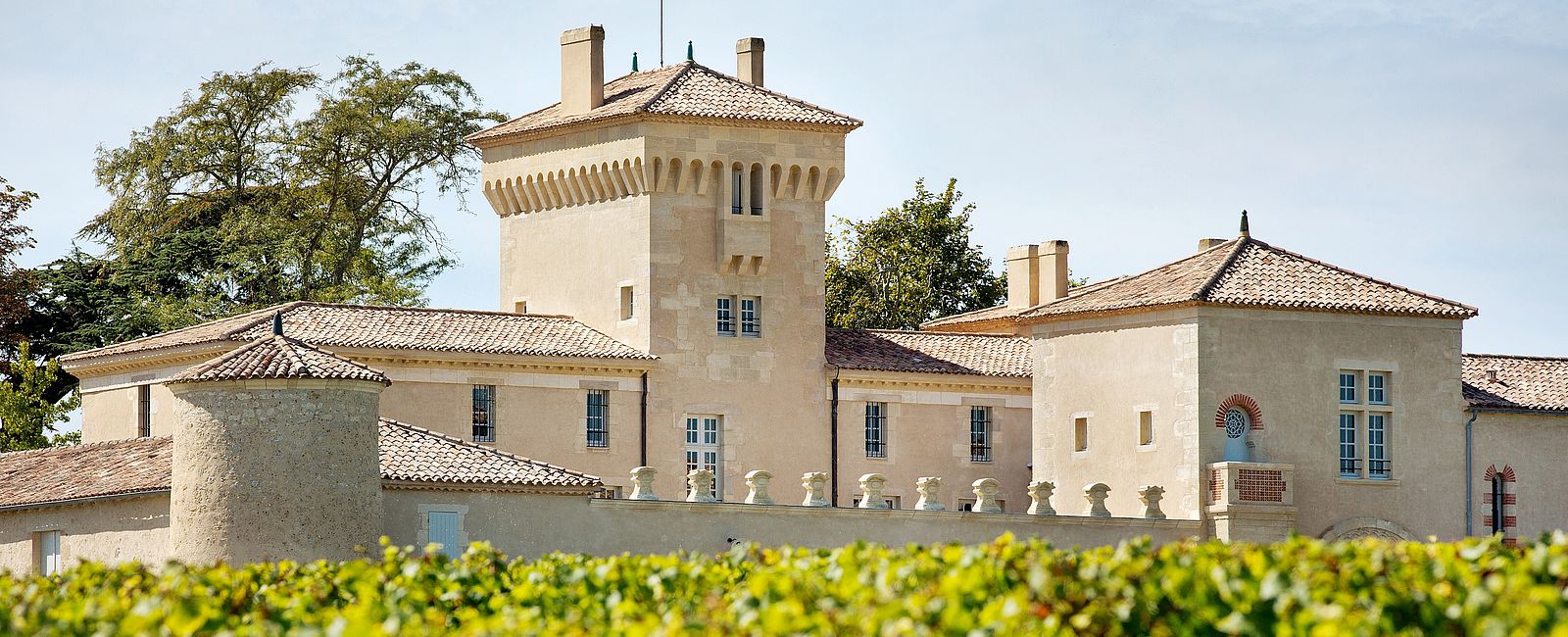 HOTEL NEWS
 Château  Lafaurie-­‐Peyraguey & Silvio Denz 
