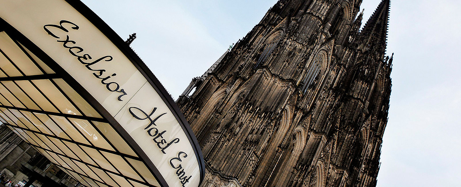 HOTEL TIPPS
 Excelsior Hotel Ernst 
 Zeitloses Luxus Anwesen im Herzen Kölns 