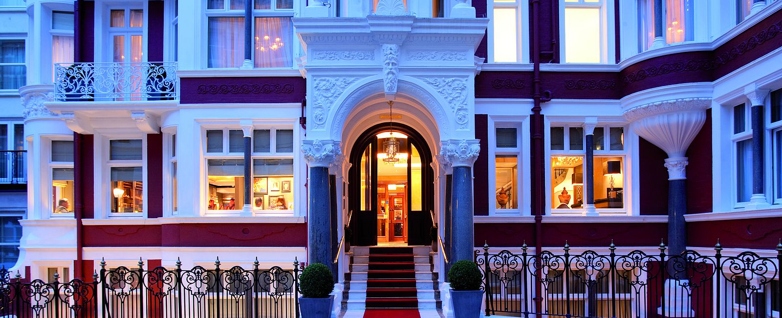 HOTEL ANGEBOTE
 St. James‘s Hotel & Club: Sommer Deal 
