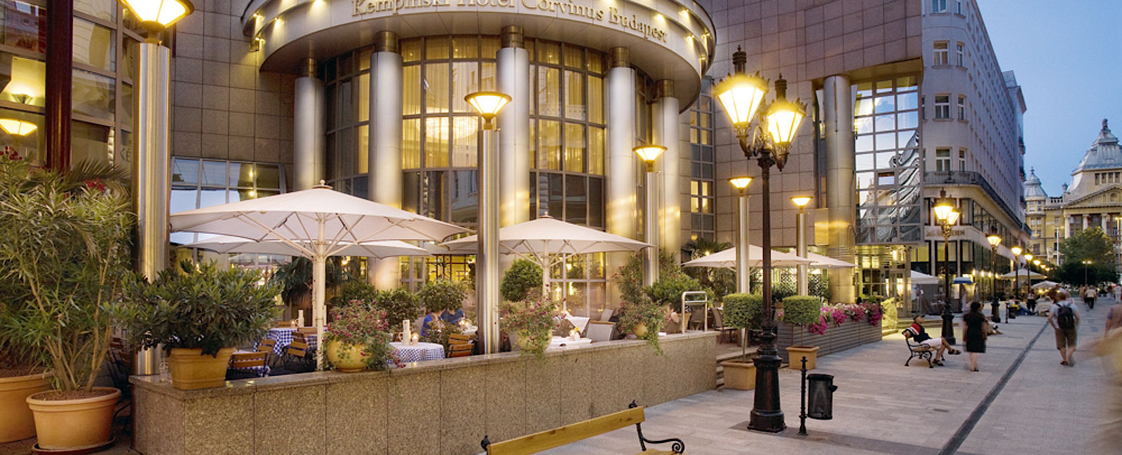 VERY SPECIAL HOTEL
 Kempinski Hotel Corvinus Budapest 
 Luxus in Bestlage­ 