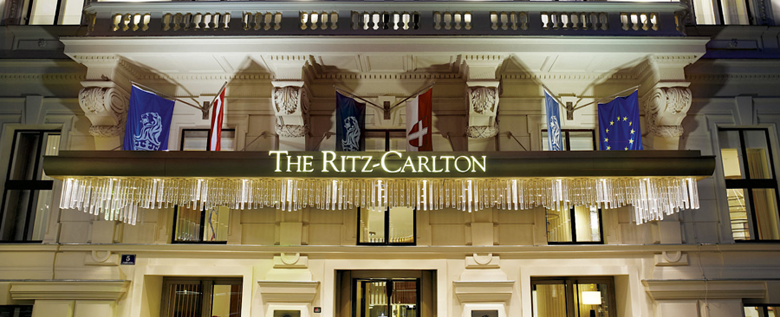 VERY SPECIAL HOTEL
 The Ritz-Carlton Wien 
 Tradition trifft Moderne 