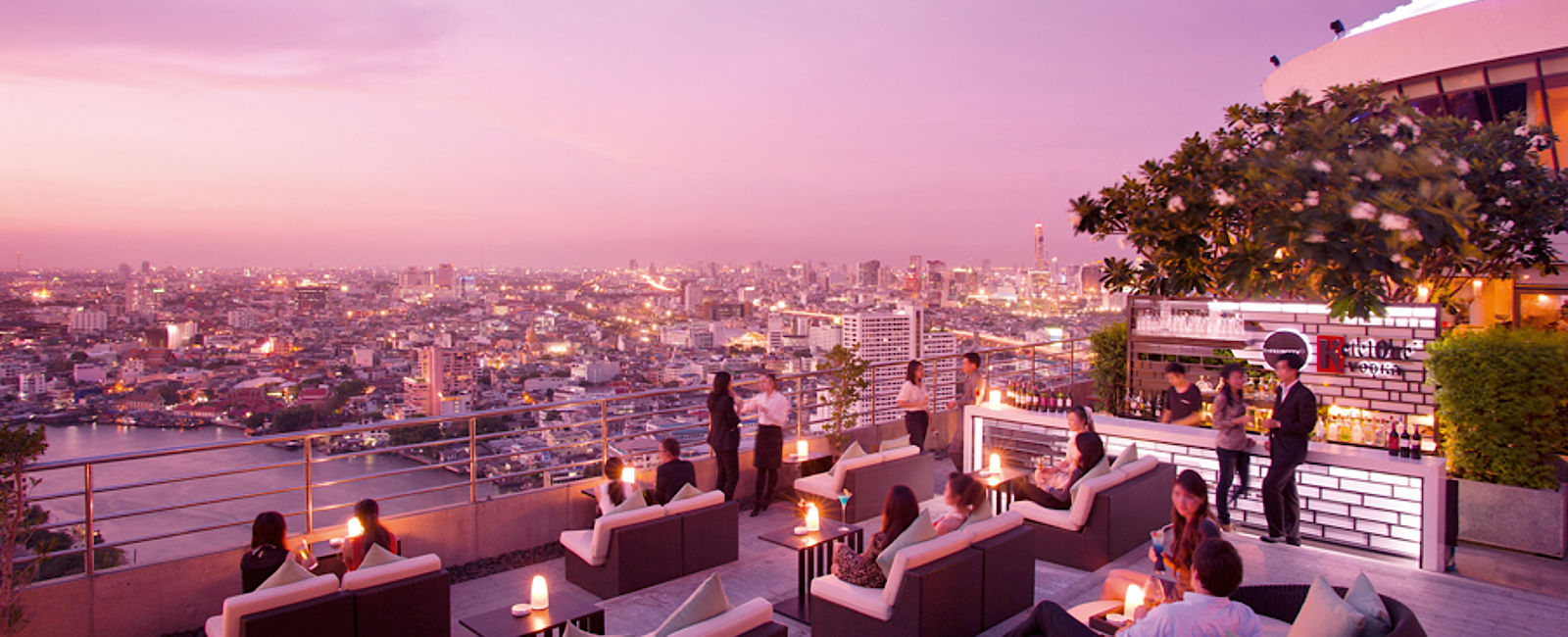 VERY SPECIAL HOTEL
 Millennium Hilton Bangkok 
 360-Grad-Panorama 