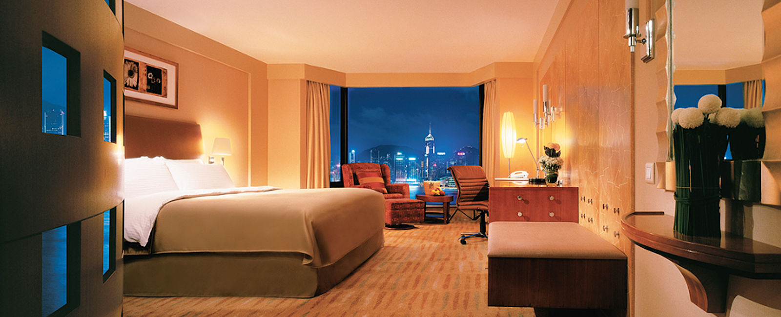 VERY SPECIAL HOTEL
 Hotel Kowloon Shangri-La, Hong Kong 
 Himmlische Aussichten 