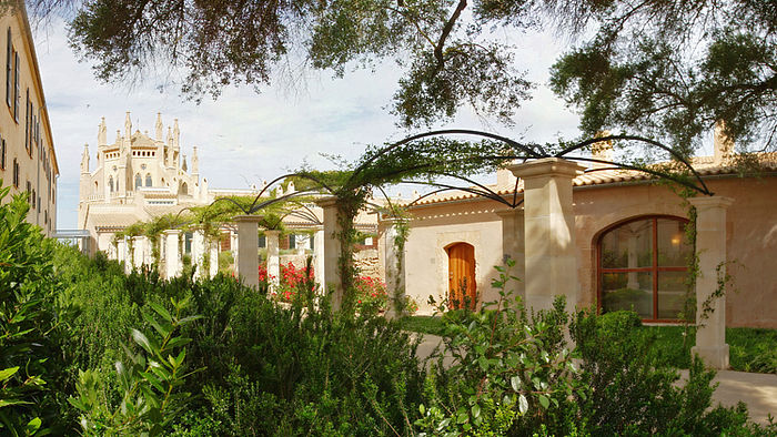 Garten mit Blick zur Kapelle