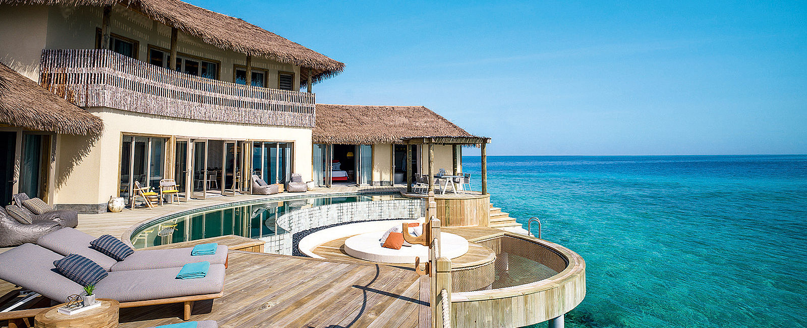 VERY SPECIAL HOTEL
 InterContinental Maldives Maamunagau Resort 
 Malediven de Luxe 