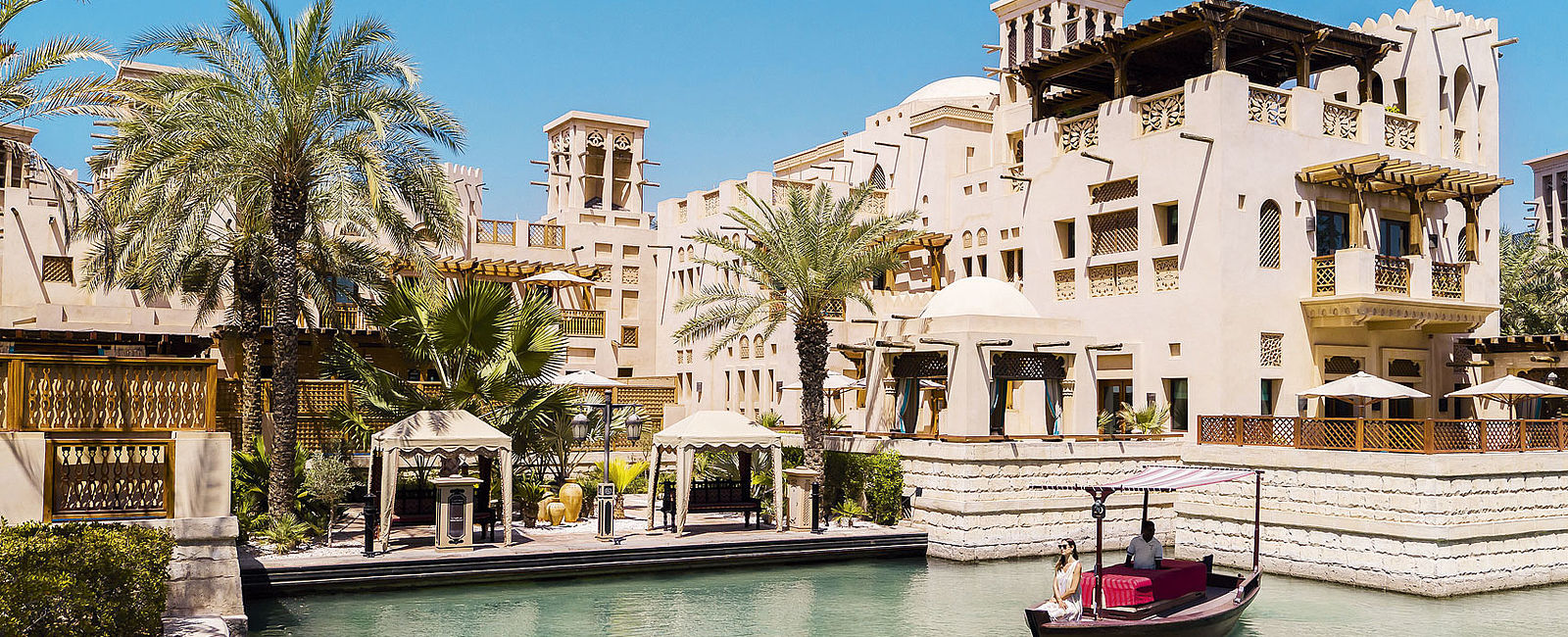 VERY SPECIAL HOTEL
 Jumeirah Dar Al Masyaf 
 Wohnen am Wasser 