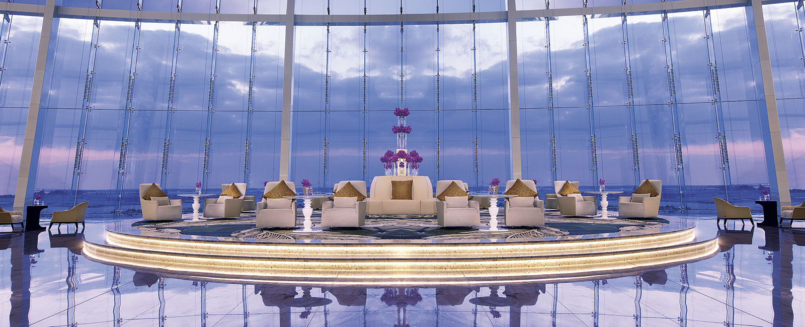 VERY SPECIAL HOTEL
 Jumeirah at Etihad Towers 
 Abu Dhabis erste Adresse 