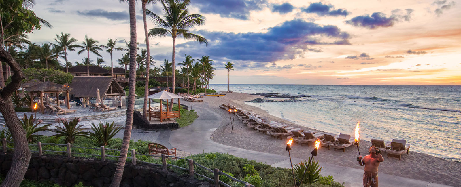 HOTEL ANGEBOTE
 Four Seasons Resort Hualalai: 200$ täglich geschenkt 
