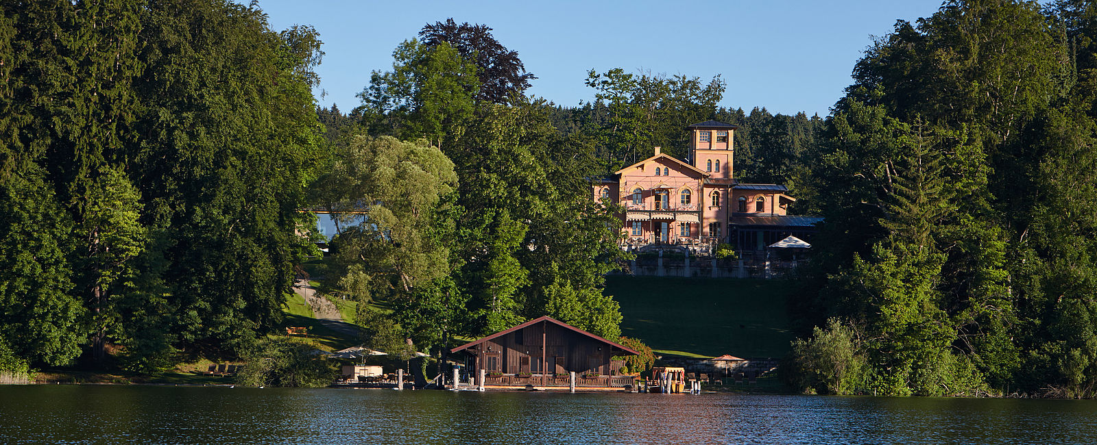 HOTEL NEWS
 Ein Sommertag am See 
