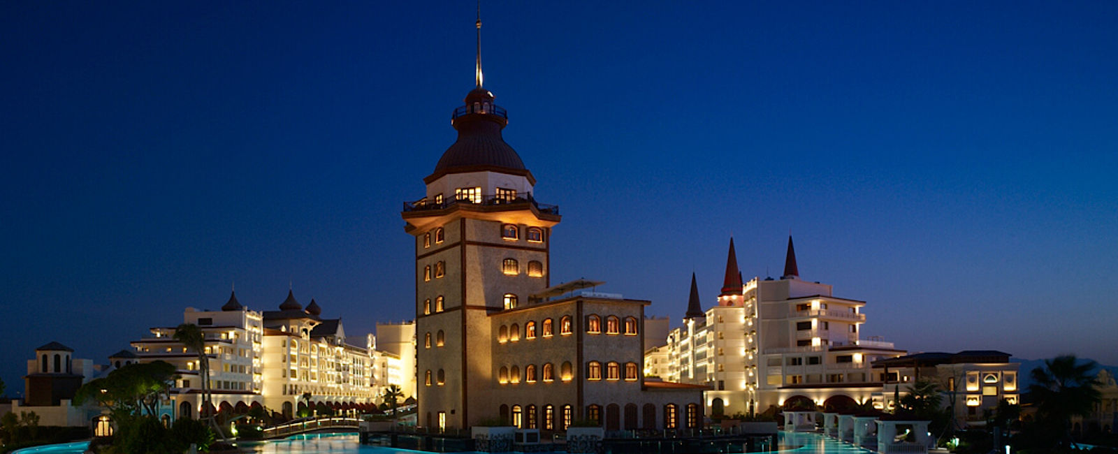 HOTELTEST
 Mardan Palace 
 Palasthotel auf Türkisch 