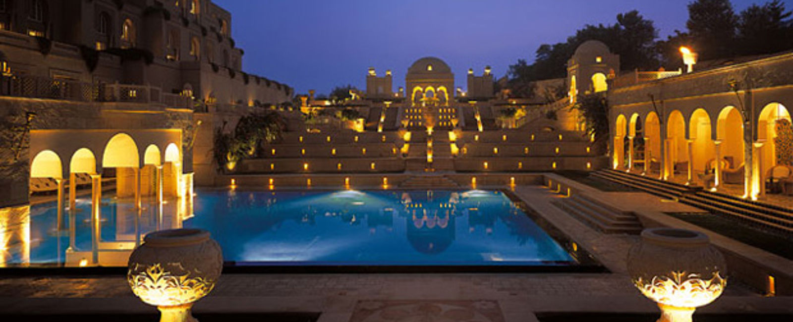 HOTEL TIPPS
 The Oberoi Amarvilas 
 Luxus Kulturreise mit Blick auf den Taj Mahal 