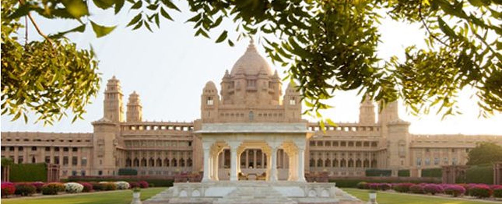 HOTELTEST
 Umaid Bhawan Palace 
 Zeugnis eines selbstbewussten Maharadschas 