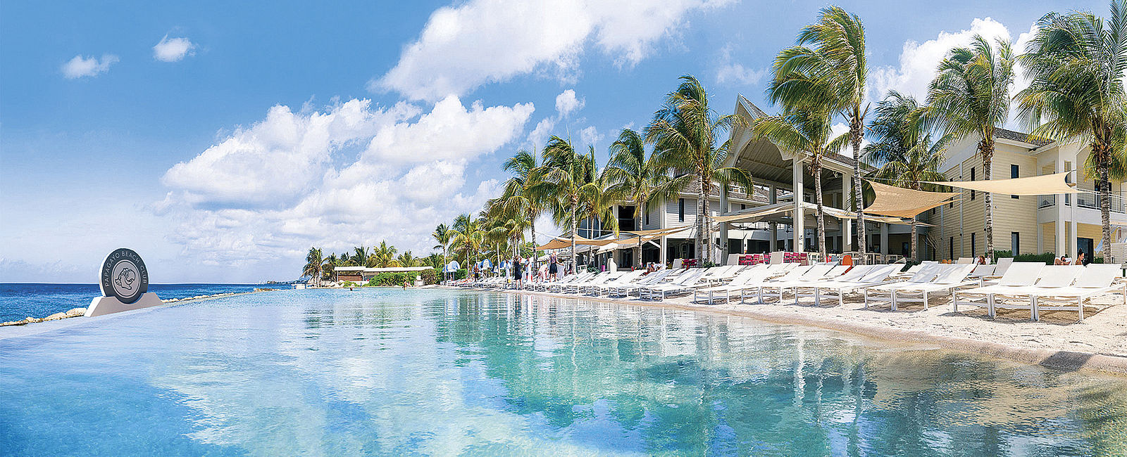 VERY SPECIAL HOTEL
 Papagayo Beach Resort, Curaçao 
 Sunshine Living 