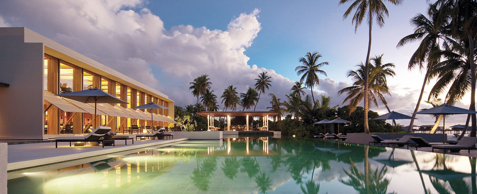 VERY SPECIAL HOTEL
 Park Hyatt Maldives Hadahaa 
 Den Sternen so nah 