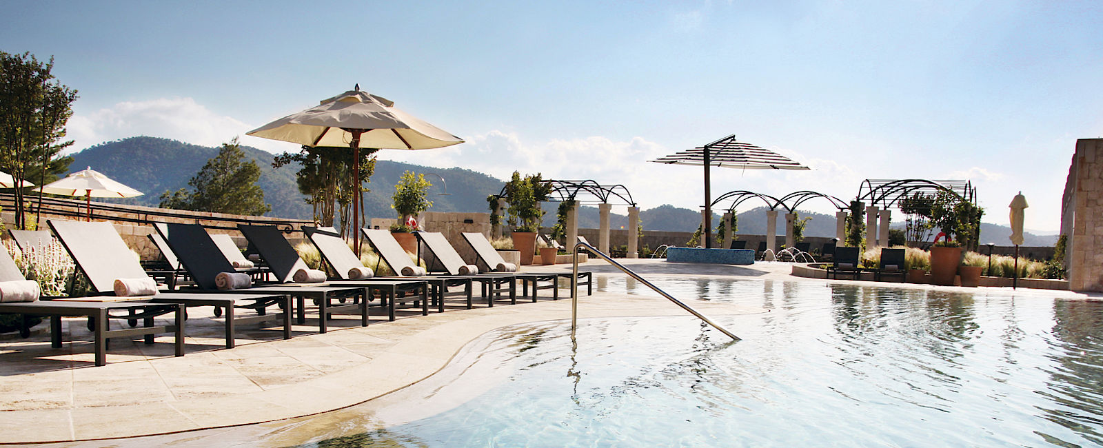 VERY SPECIAL HOTEL
 Park Hyatt Mallorca 
 Insel-Schönheit 