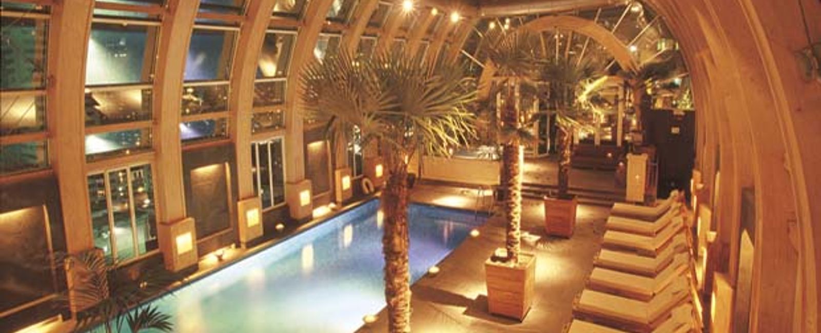 HOTEL TIPPS
 The Ritz-Carlton, Santiago 
 Luxus Grand-Hotel mit romantischem Spa-Angebot 