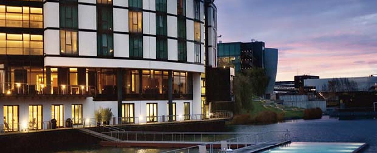 HOTEL TIPPS
 The Ritz-Carlton Wolfsburg 
 Exklusives Design-Hotel mit kulinarischen Köstlichkeiten 