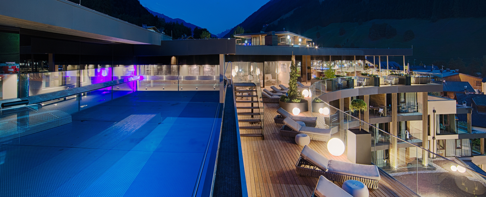 HOTEL NEWS
 Rooftop-Wellness im AMONTI & LUNARIS in Südtirol 
