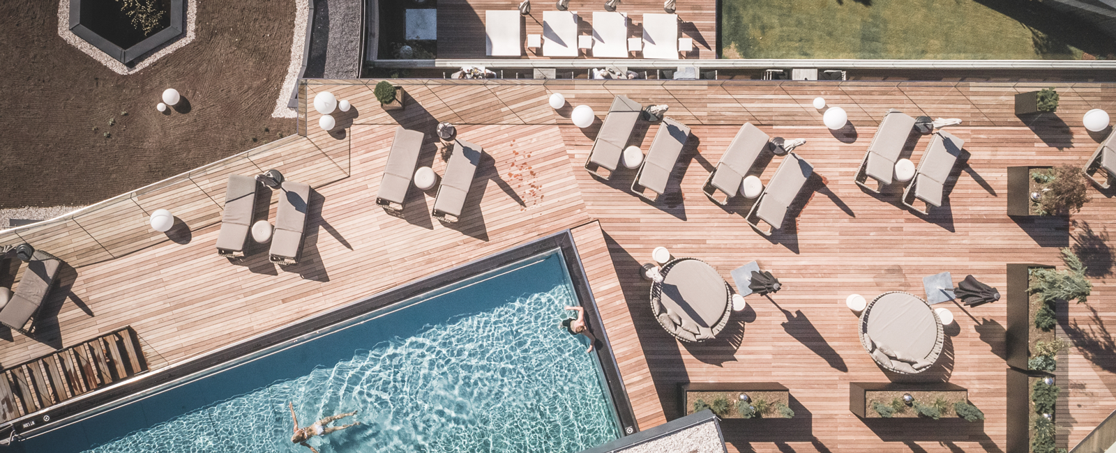HOTEL NEWS
 Rooftop-Wellness im AMONTI & LUNARIS in Südtirol 
