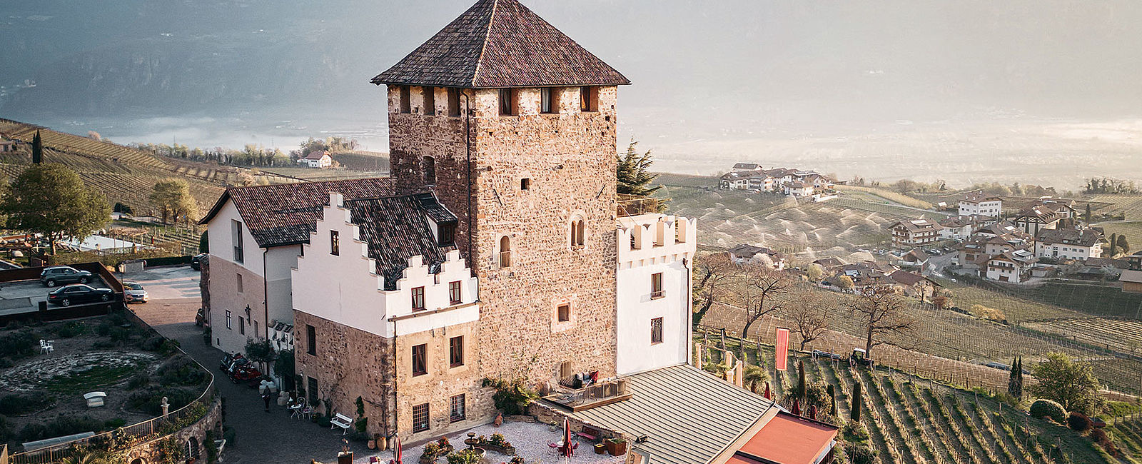 VERY SPECIAL HOTEL
 Schloss Hotel Korb, Suedtirol 
 Urlaubszauber – märchenhafte Tage im Schloss 