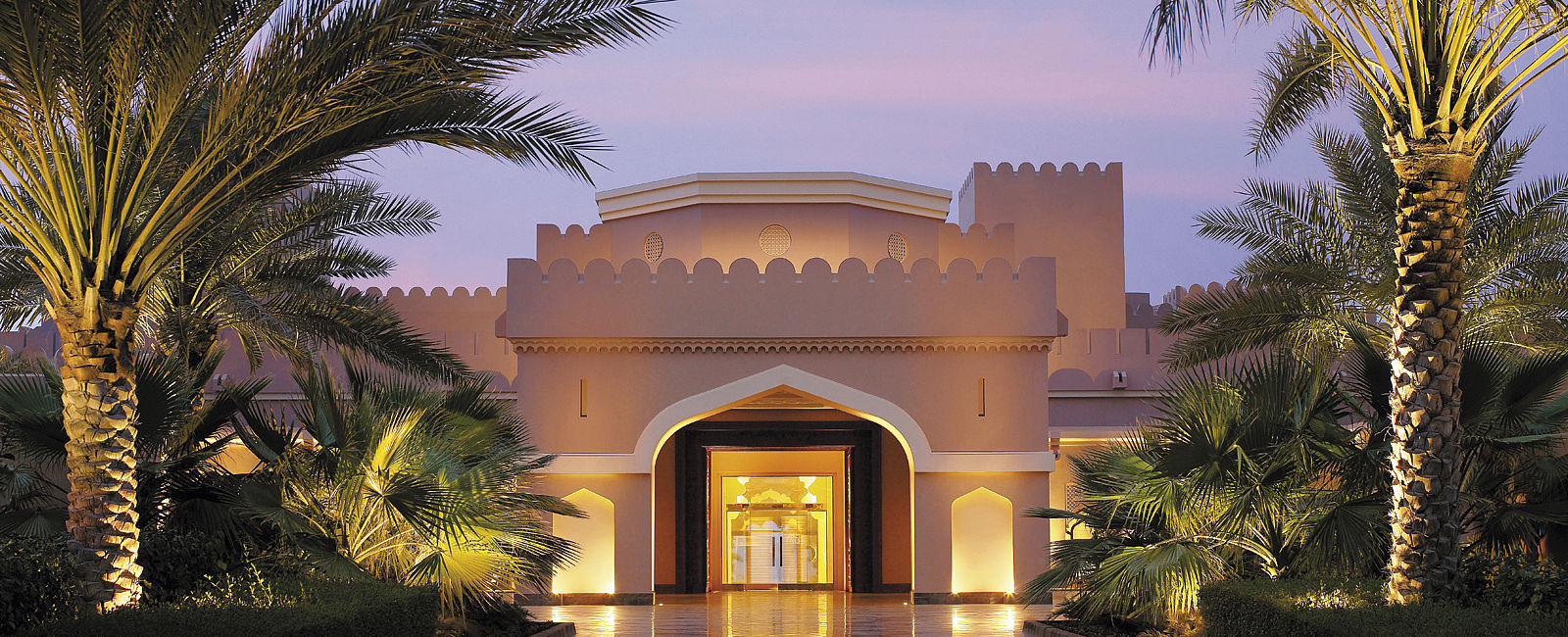 VERY SPECIAL HOTEL
 Shangri-La Al Husn Resort & Spa 
 Arabisches Märchen 