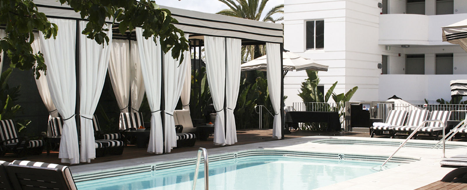 HOTELTEST
 Hotel Shangri-La Santa Monica 
 Playboy-Dampfer 
