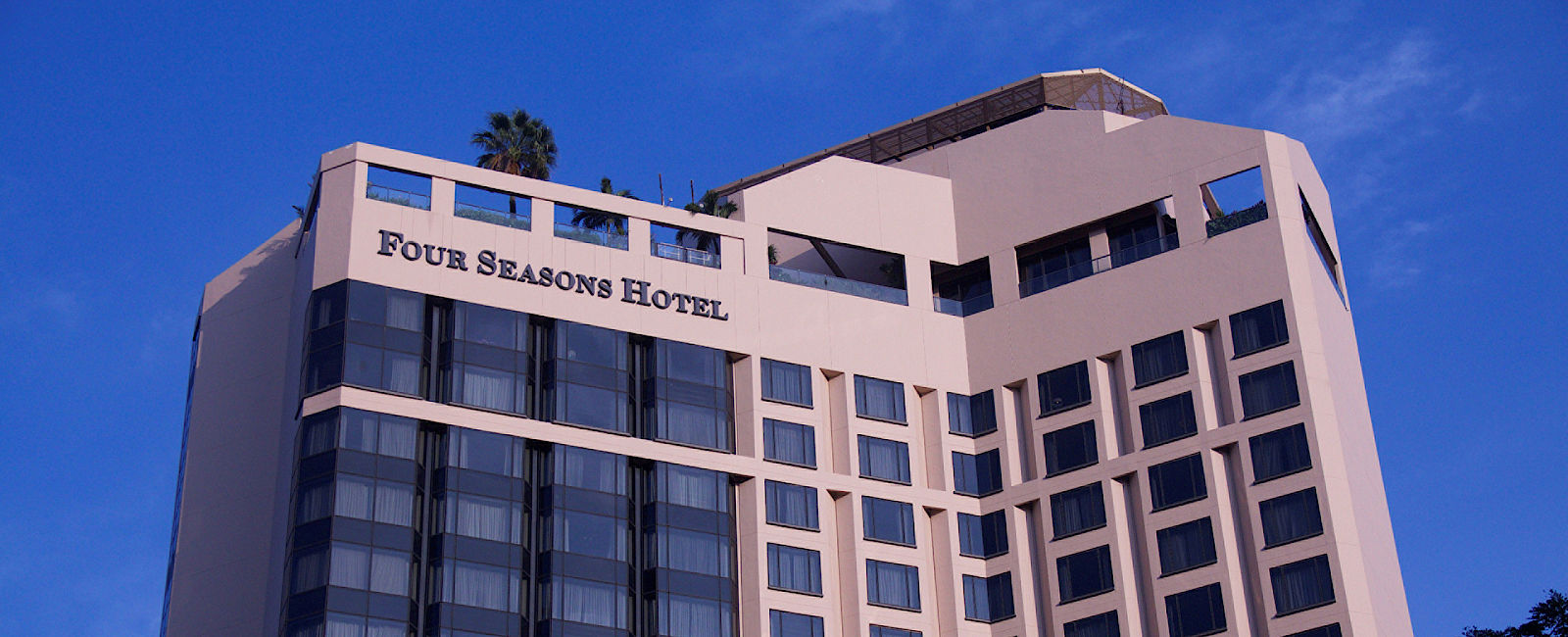 HOTEL TIPPS
 Four Seasons Hotel Singapore 
 Erstklassiger Shoppingurlaub im Herzen von Singapur 