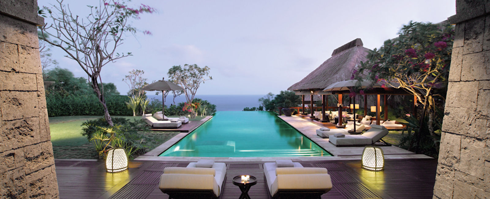 VERY SPECIAL HOTEL
 The Bulgari Resort, Bali 
 Einmalige Begegnung 