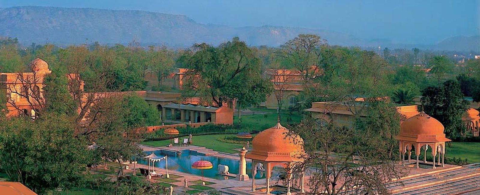 HOTELTEST
 The Oberoi Rajvilas 
 Gartenoase mit indischen Klischees 