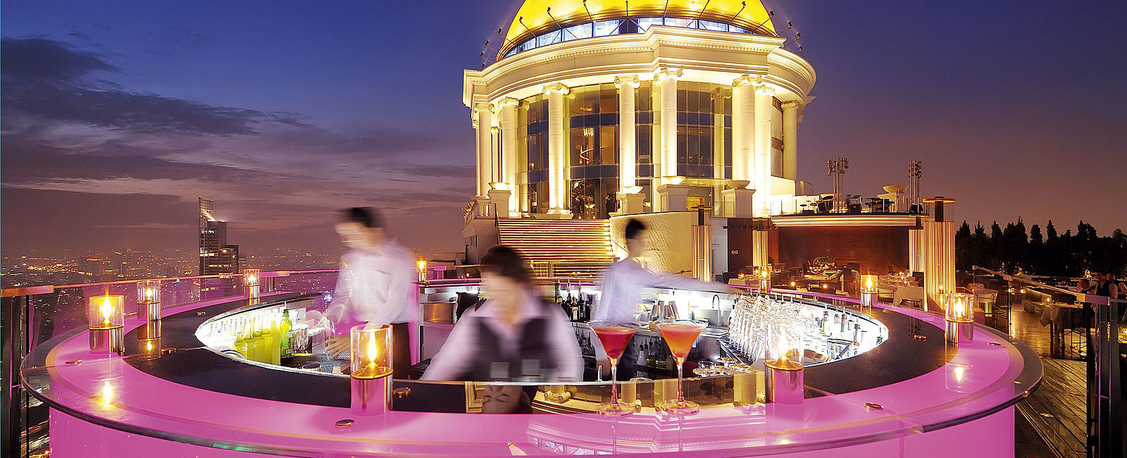 VERY SPECIAL HOTEL
 Tower Club At Lebua, Bangkok, Thailand 
 Im Himmel über Bangkok 
