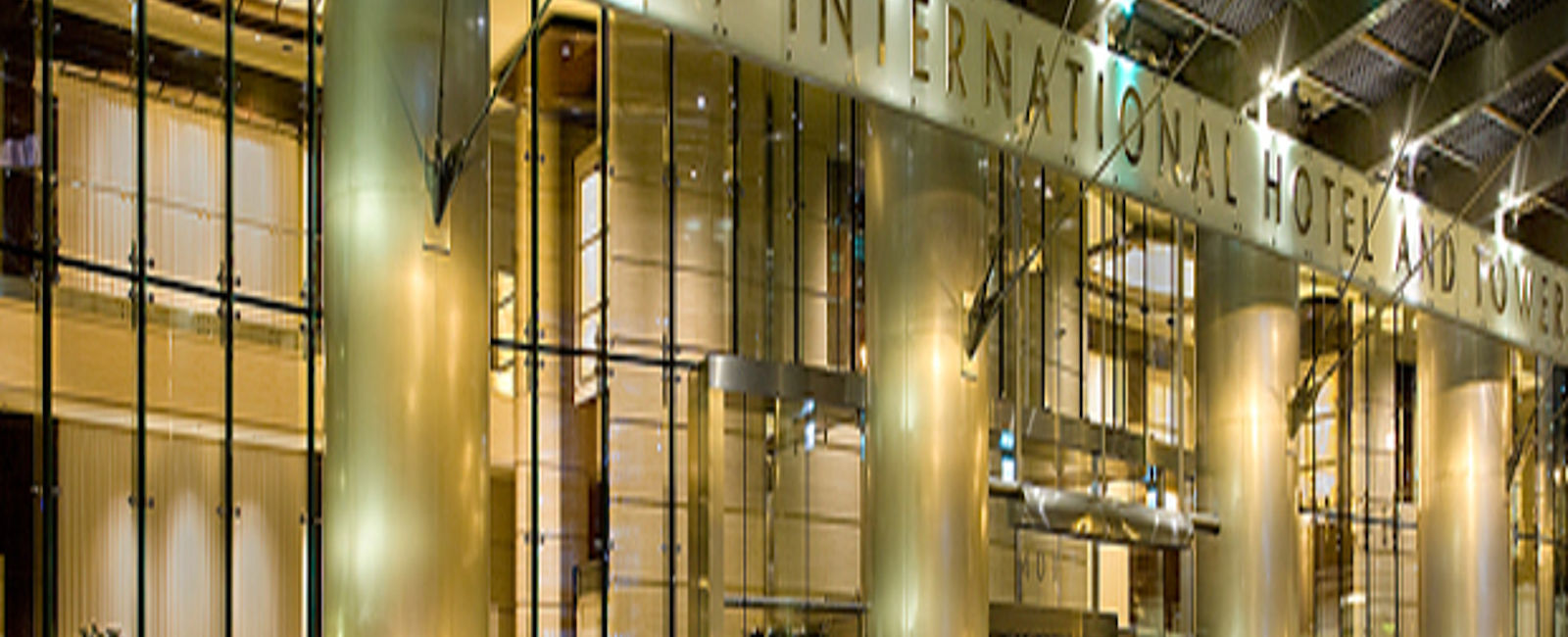 HOTEL TIPPS
 Trump International Hotel & Tower Chicago 
 Luxus Palast aus Glas inmitten von Chicago 