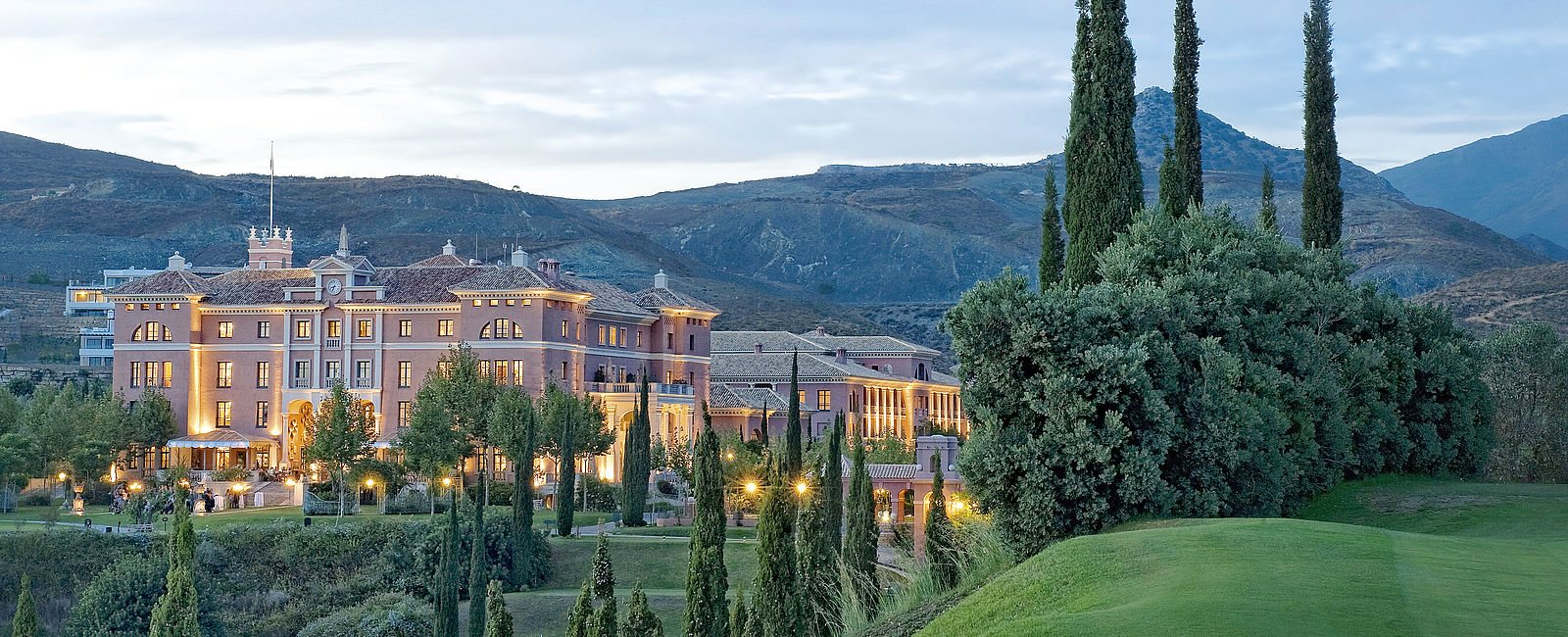 VERY SPECIAL HOTEL
 Villa Padierna Palace Hotel 
 Königliche Grandezza 