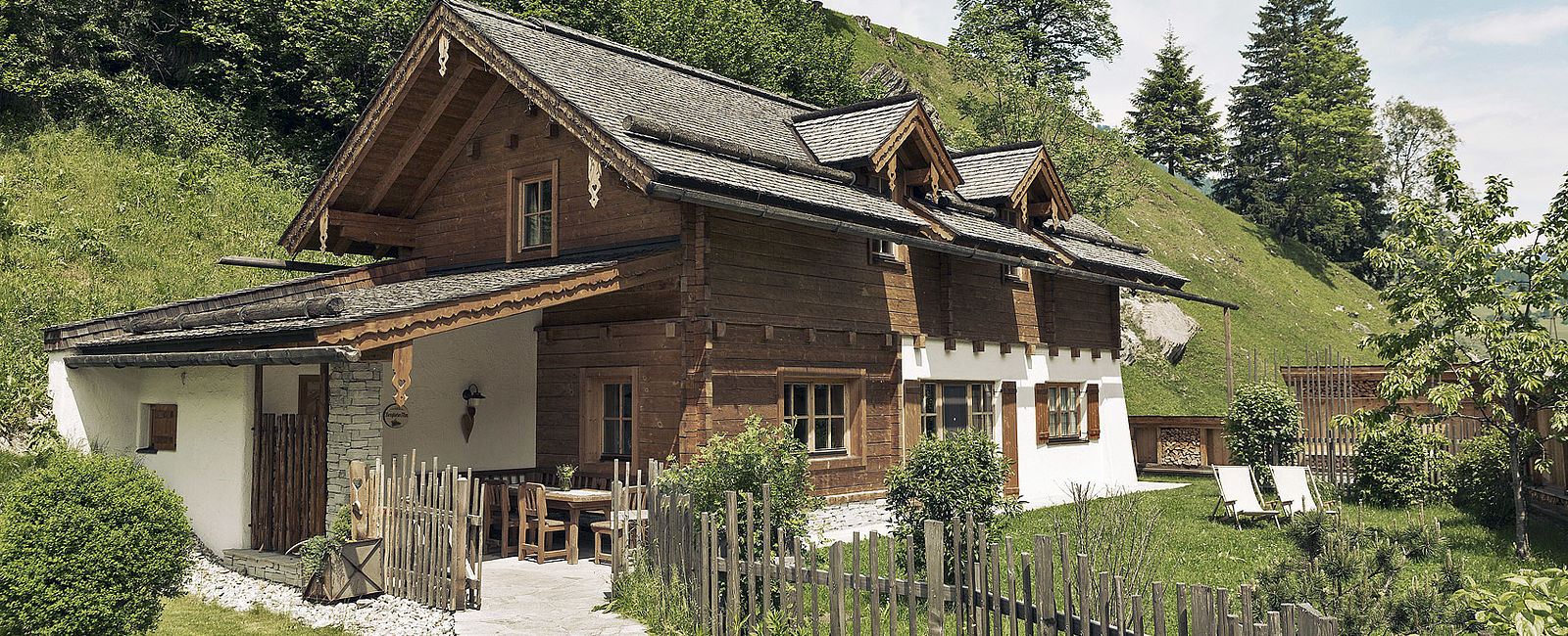 VERY SPECIAL HOTEL
 Feriendorf Holzlebn, Salzburg 
 Auszeit im Dorf der tausend Bäume 