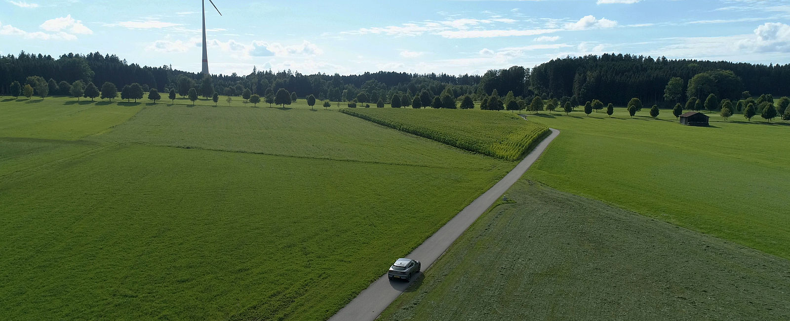 GRATULANTEN
 2000 Kilometer langer Roadtrip mit dem vollelektrischen Jaguar I-PACE 
