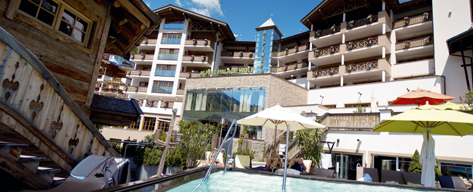 HOTEL TIPPS
 Alpine Palace 
 Alpenidylle einmal anders 