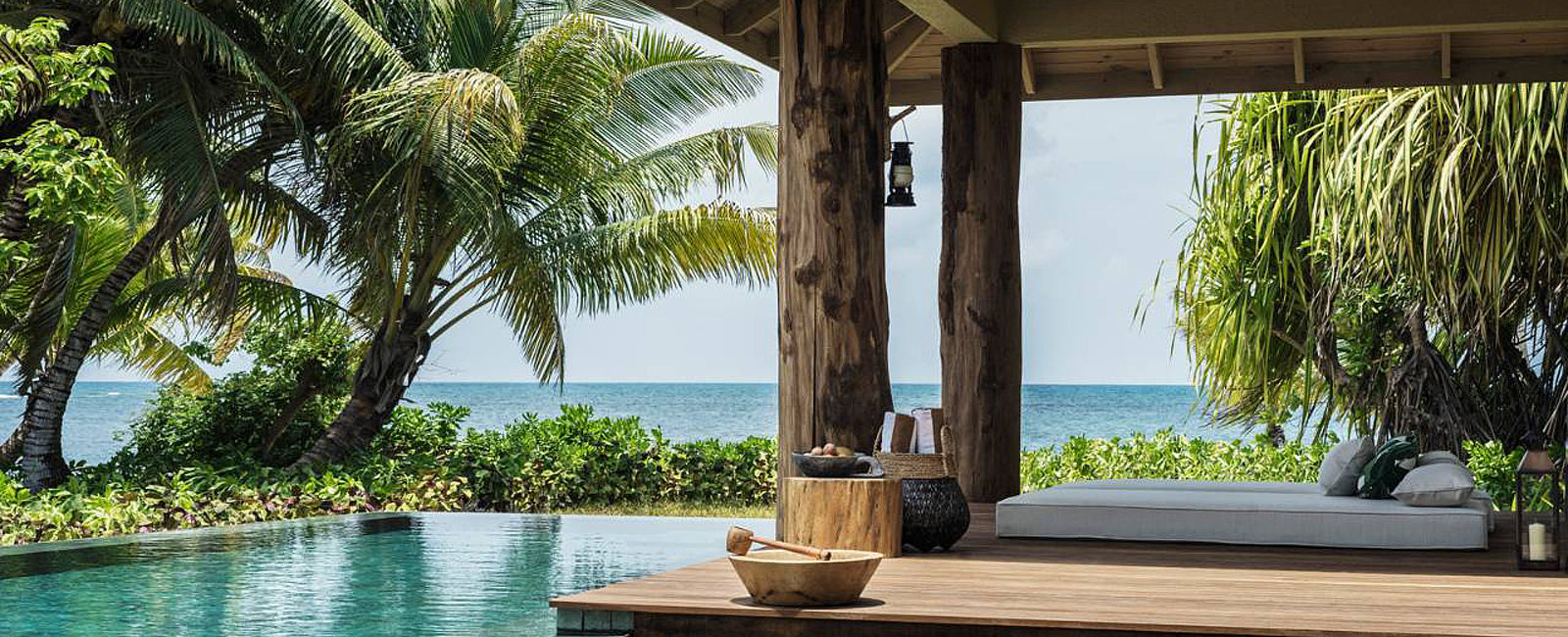HOTEL ANGEBOTE
 Four Seasons Desroches: Twice the Paradise 
