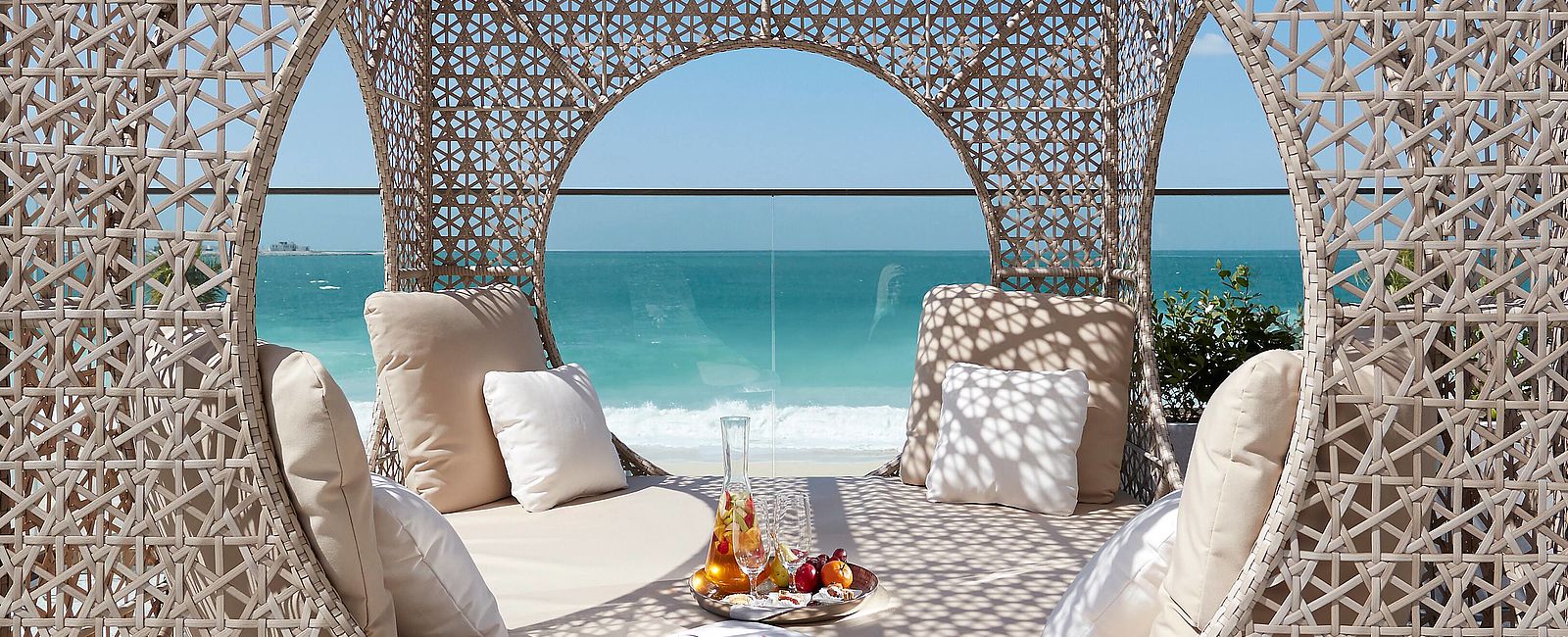 HOTEL ANGEBOTE
 Mandarin Oriental Jumeira, Dubai: Gratisnacht 
