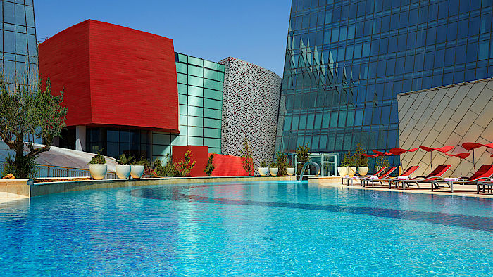 Outdoor Pool (c) Fairmont Baku