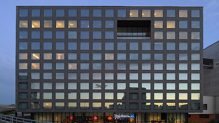 Außenansicht (c) Radisson Blu Hotel Zurich Airport