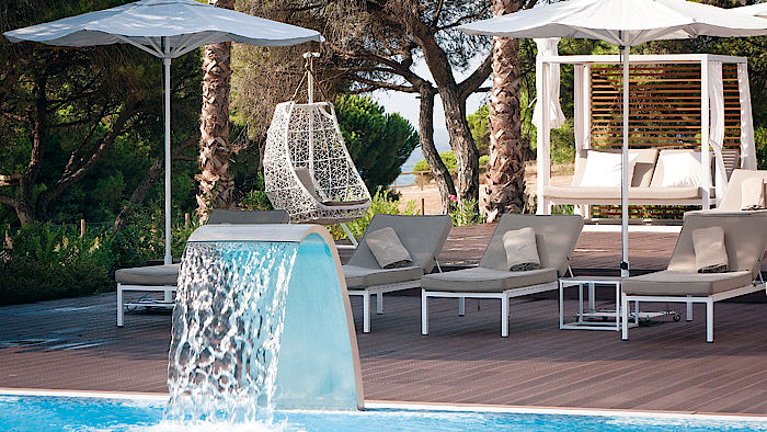 Liegen beim Pool (c) Epic Sana Algarve Hotel