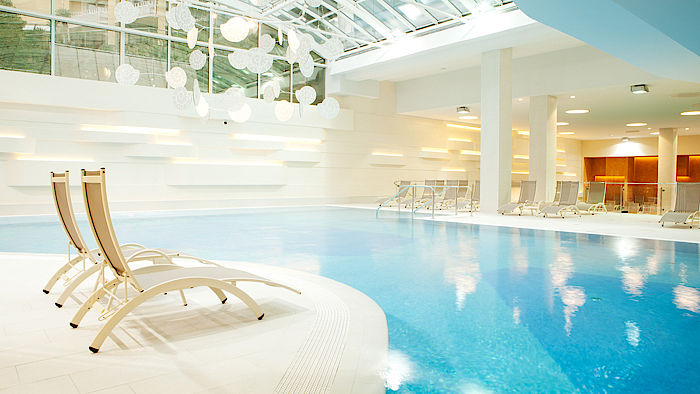 Schwimmbad mit Urmeer (c) Hotel Slovenija 5*